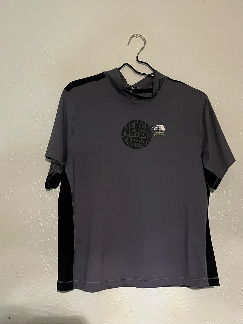 The North Face Gray & Black Short-Sleeve Performance Tee